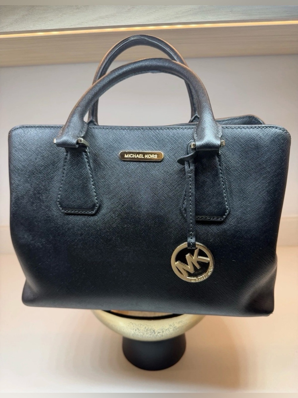 Michael Kors Medium Hand bag Leather Black Pre-Owned Excellent Conditions